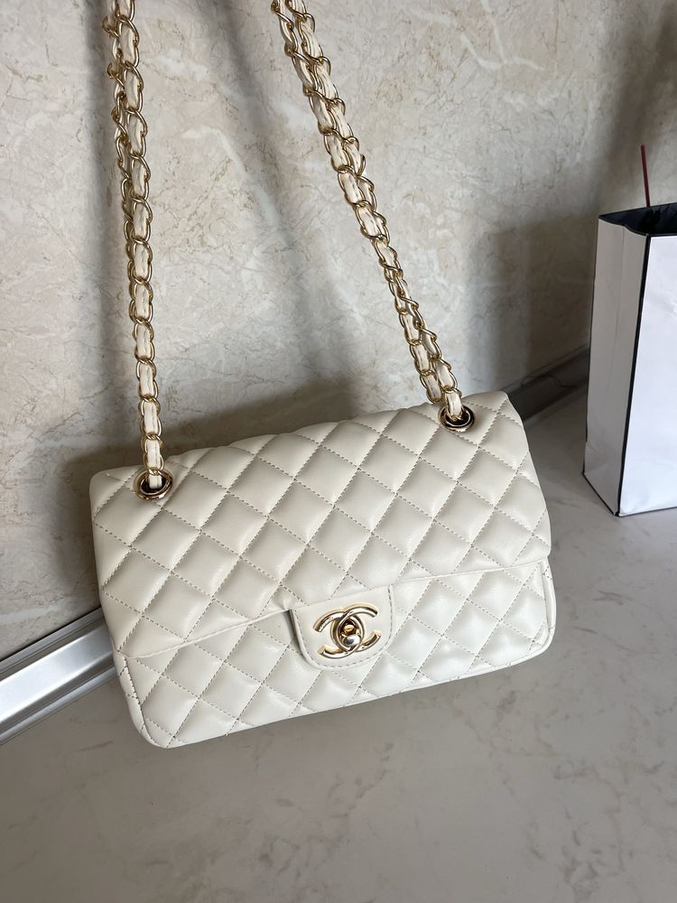 Чанта Chanel Classic flap екрю