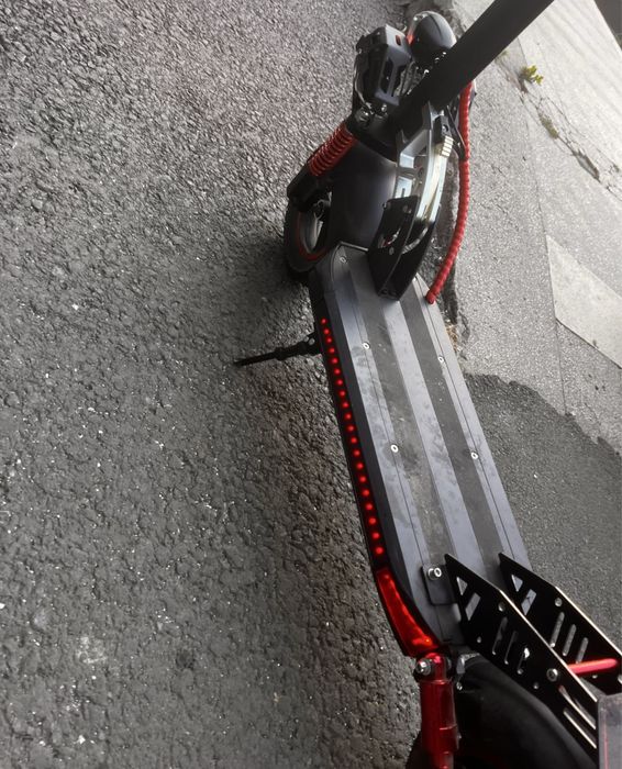 Vand trotineta jrh t16 noua inca in garantie