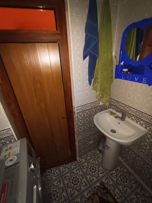 Продаётся 1-комнатная кирпичная квартира в Чирчике