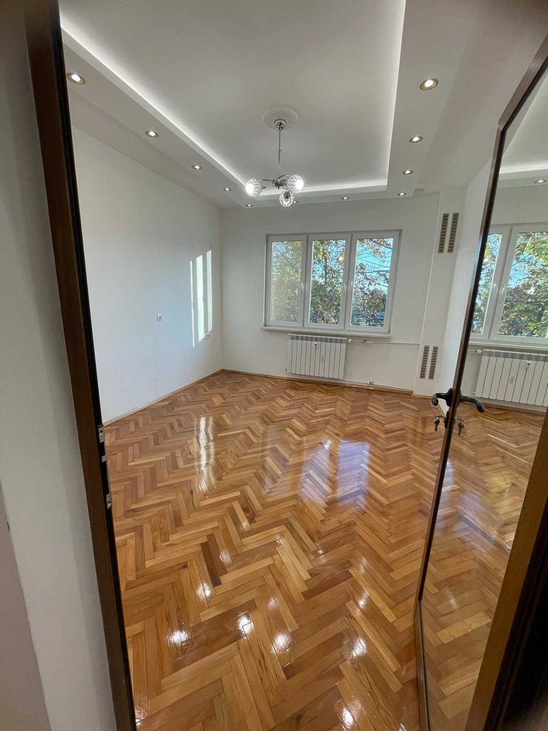 Дава се под наем Тристаен апартамент в София, Младост 1 - 110 кв.м за 714 € - Снимка #1