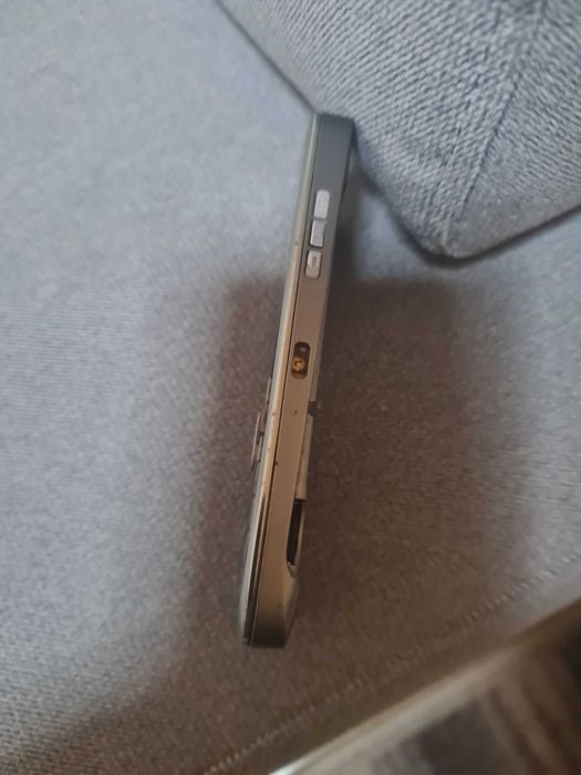 Nokia model E52- 1 Pentru piese