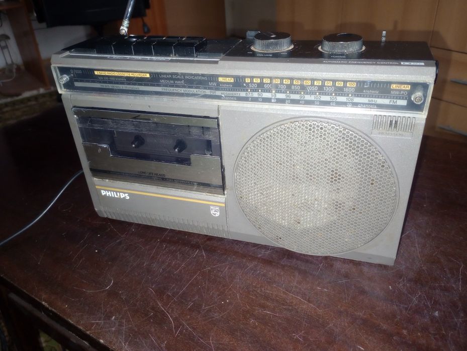 Radiocasetofon Philips, model D7030, funcțional, ieftin