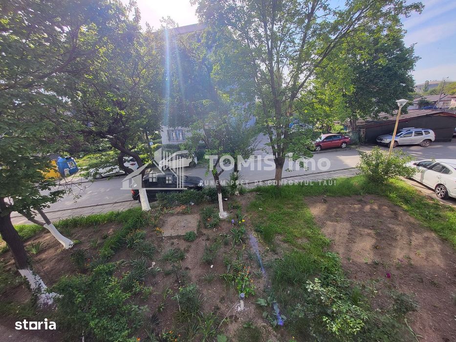 Garsonieră decomandată cu balcon