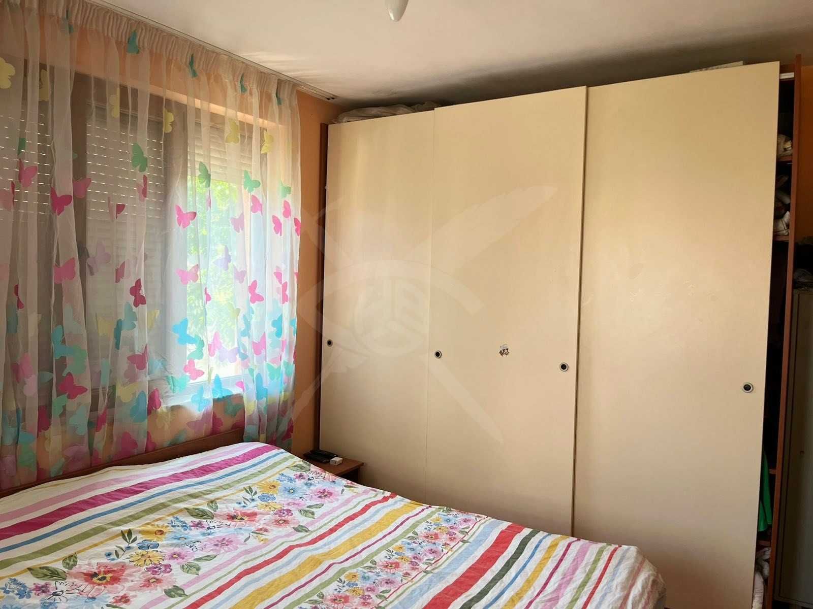 Тристаен с паркомясто в цената в Каменица 1