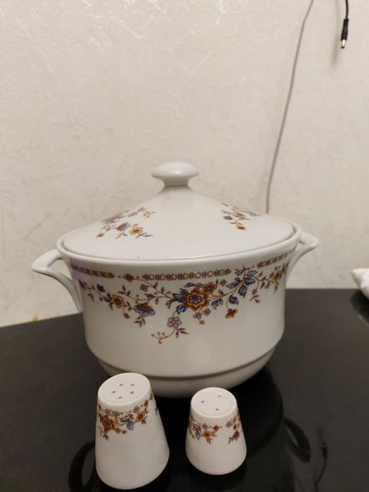 Супница фарфоровая
