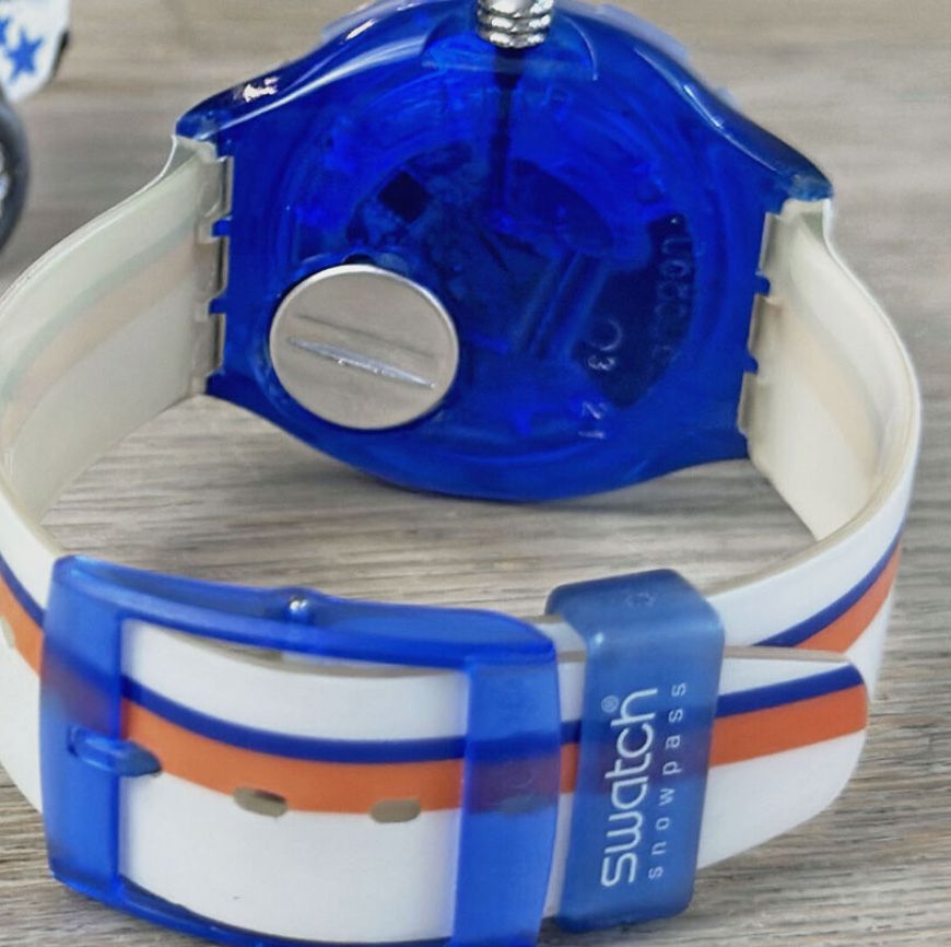 Часовник Swatch Snowpass
