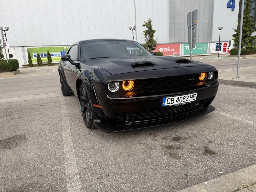 Кола под наем за бал, сватба, клип Dodge Challenger SRT Hellcat
