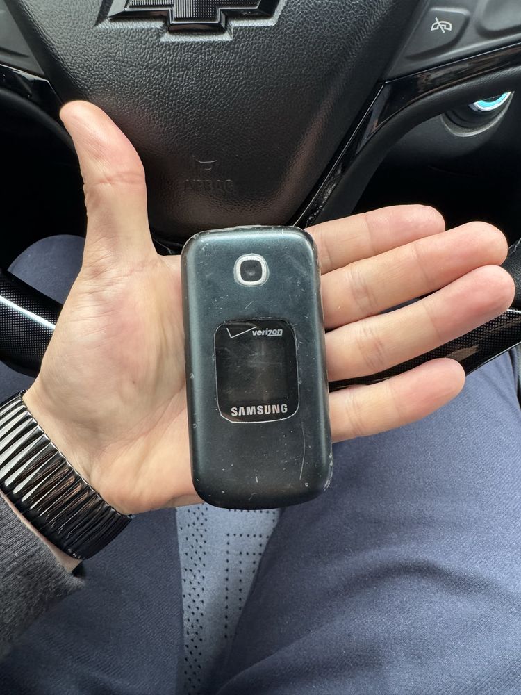 Samsung gusto 3  с номером.