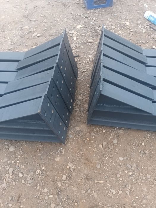 Vând 5ferme la 9m din ipe 160 cu 10stalpi la 3m cu cuzineti și Grundui