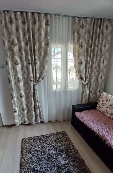 Draperii bej cu model deosebit set de 3 bucati