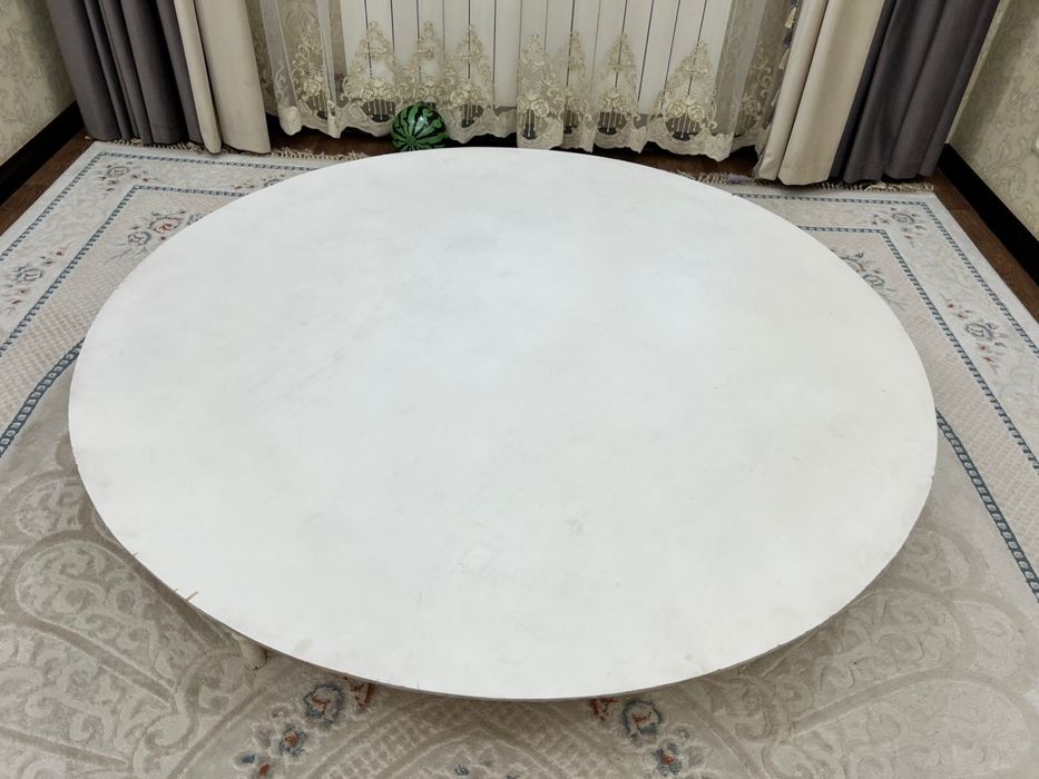 Дөңгелек жер стол.