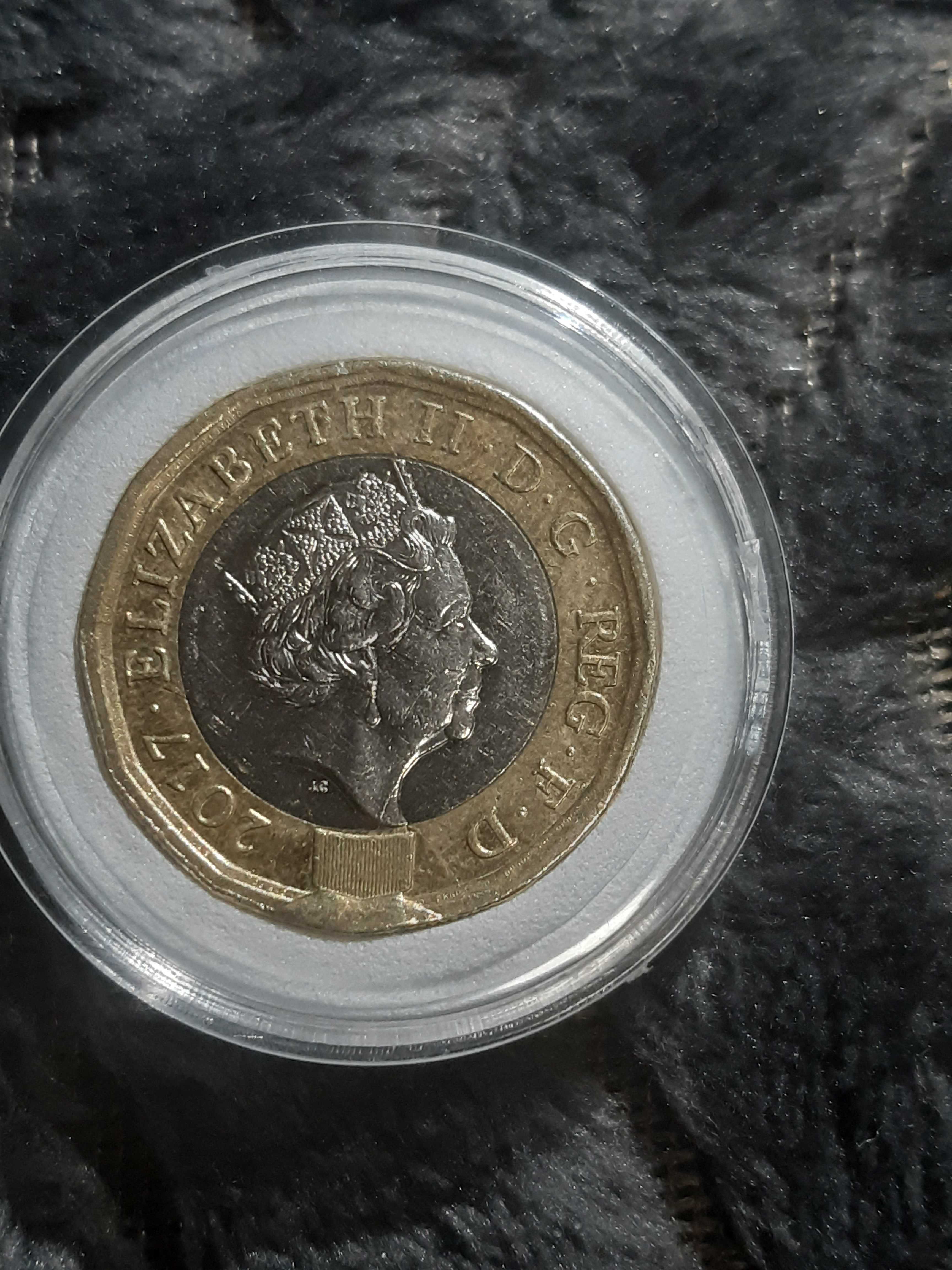 Moneda unicat 1 pound 2017  cu defect pentru colectii!