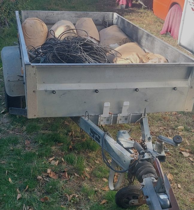 Vând remorcă Stema, 750 kg, cu sistem de frânare.