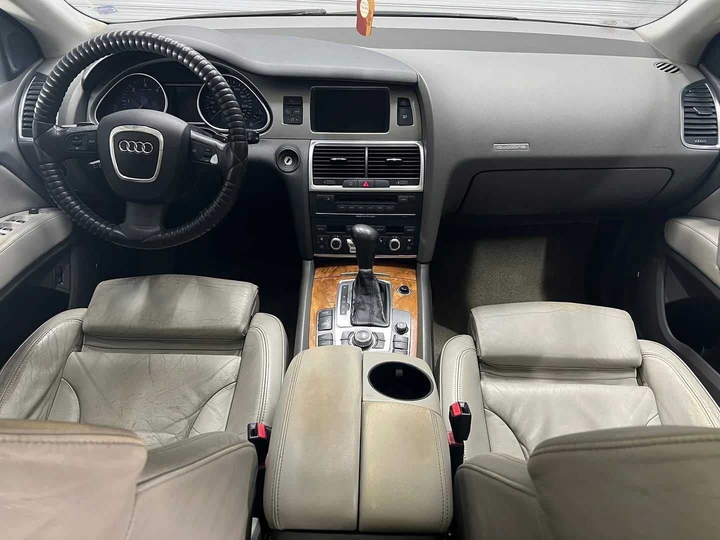 Audi Q7 3.0 TDI - седемместен