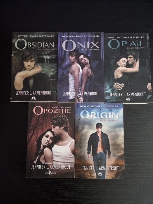 Vand 5 carti Seria Lux