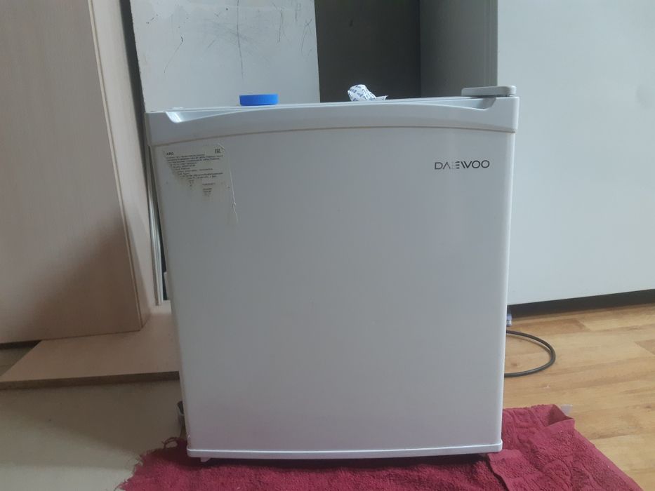 Продаю офисный холодильник