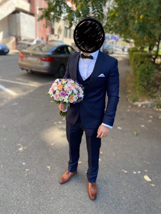 Costum mire bleumarin