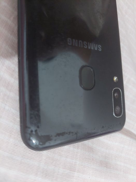 Samsung Galaxy A20 e , funcțional , resetat , ușoare defecte