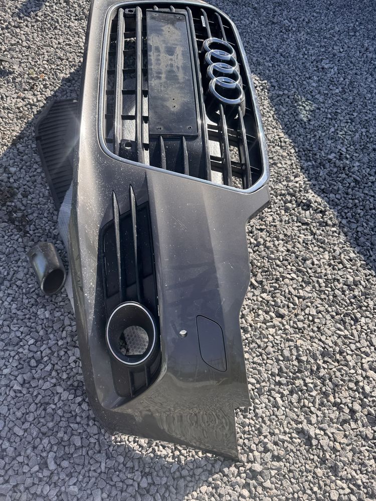 Продавам предна броня с решетка за Ауди А6 C7