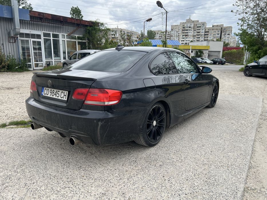 Продавам е92 330д