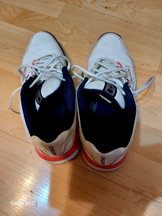 Продавам маратонки и боти