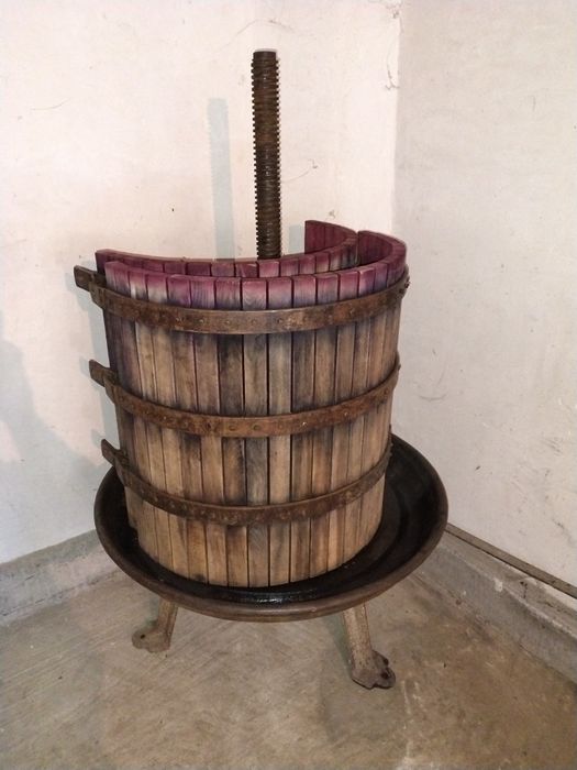 Vând teasc (presă de struguri) cu clichet