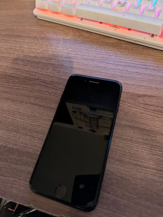 Iphone SE 20 года