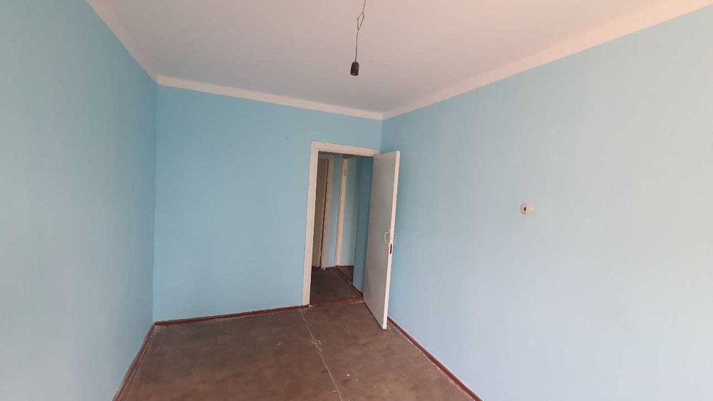 Заканал Лаззат магазини 3 хонали квартира ижарага берилади.ID: 1459