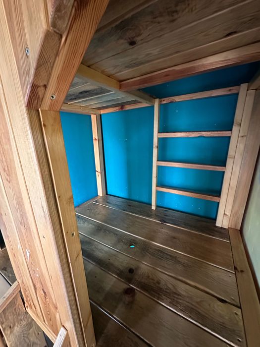 Дървена  пързалка -къща