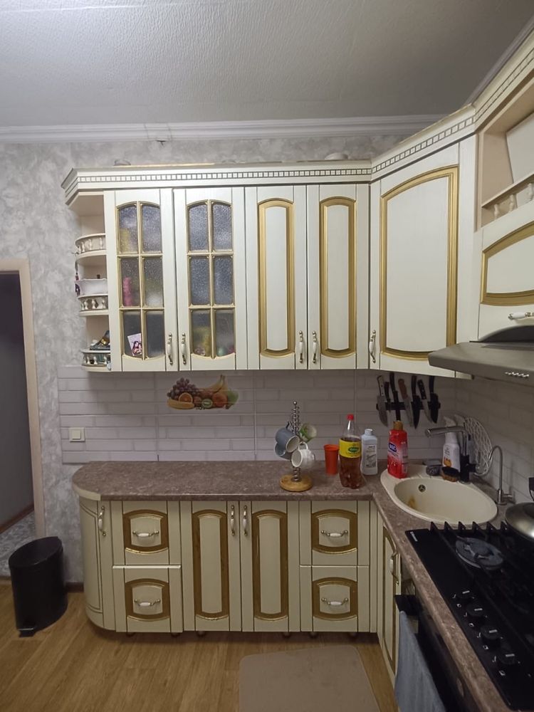 Продаю куханный гарнитур в хорошем качевстве все вместе