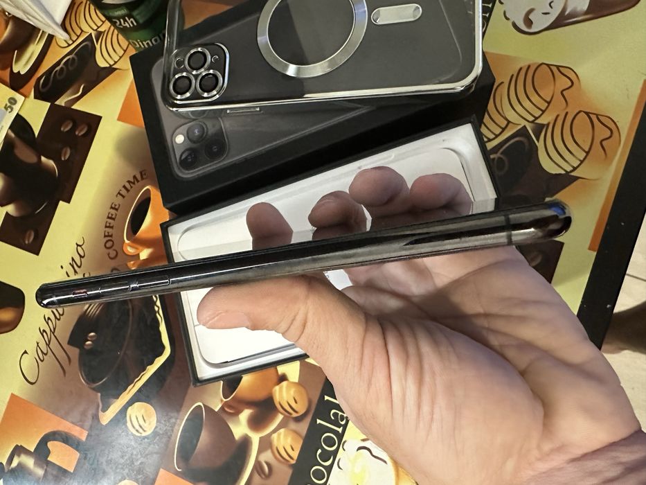 Vand iPhone 11 Pro max 64 GB 90% batt!! Impecabill