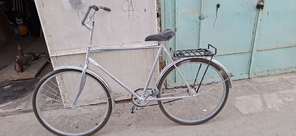 Har hil turdagi buyumlar va jixozlar bor