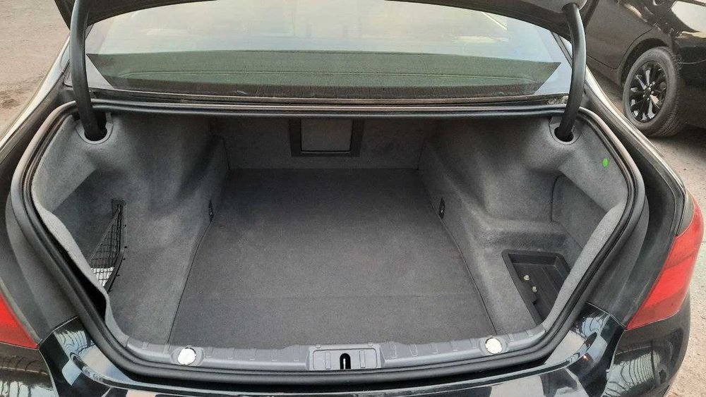 BMW 740d Comfort завод 21 август 2013 йил. Ўзбекистонда юрмаган.