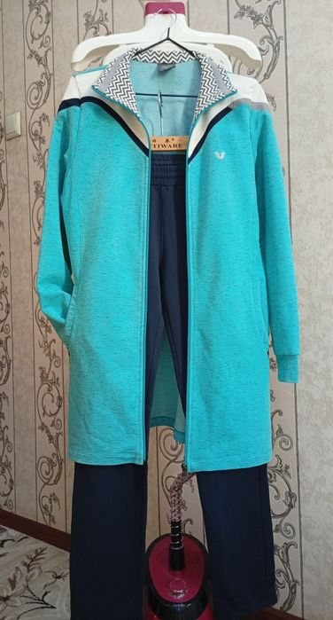 Спортивный женский костюм  Б/У