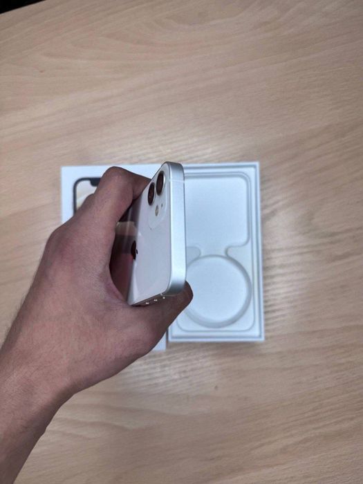 Iphone 12 ideal.