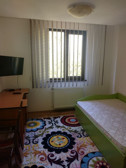 Închiriez apartament 3 camere
