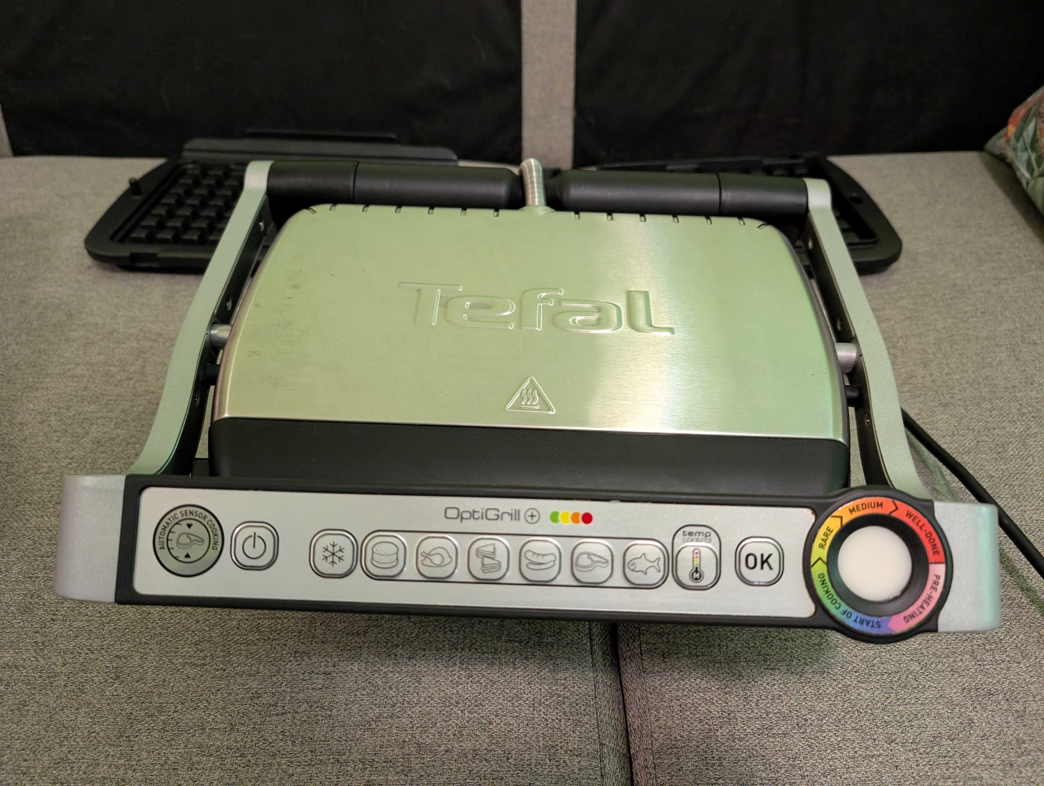 Електрическа скара с гофретник Tefal Optigrill+ Wafles GC716D12