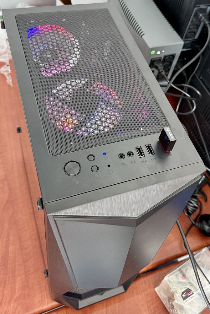 PC GAMING Editare  i5-4590 16GB Radeon RX 570 8GB SSD 240GB HDD 1TB