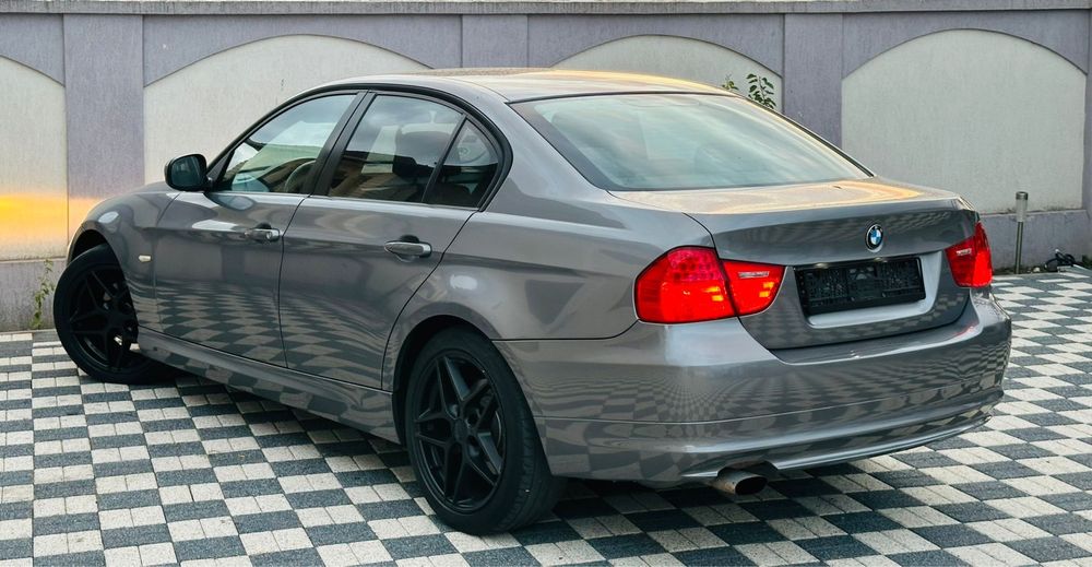 BMW  E90 320 i 2010 E5