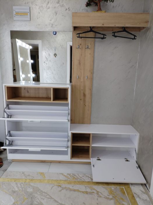 Прихожая с зеркалом