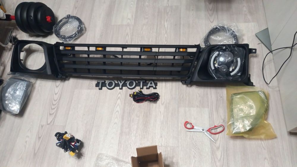 Комплект переделки bi led фары + решетка на Prado 90/95
