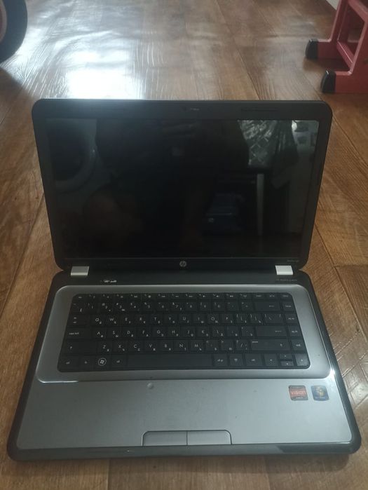 Продам ноутбук на запчасти,работает