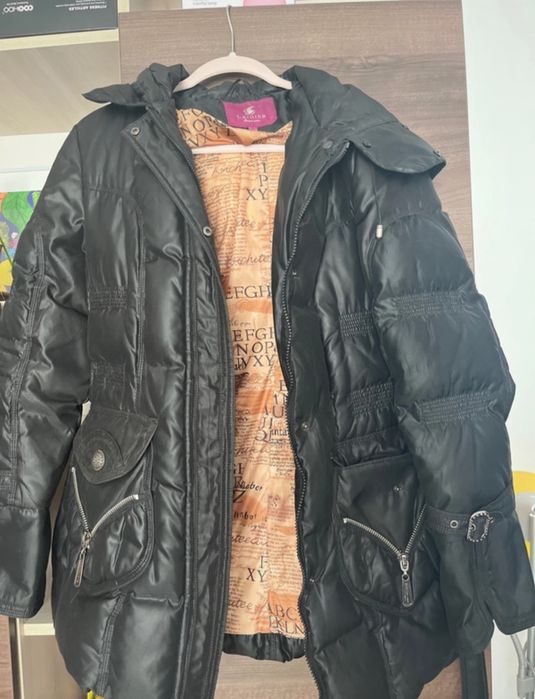 Geaca puf M, calduroasa si eleganta, gluga si cordon