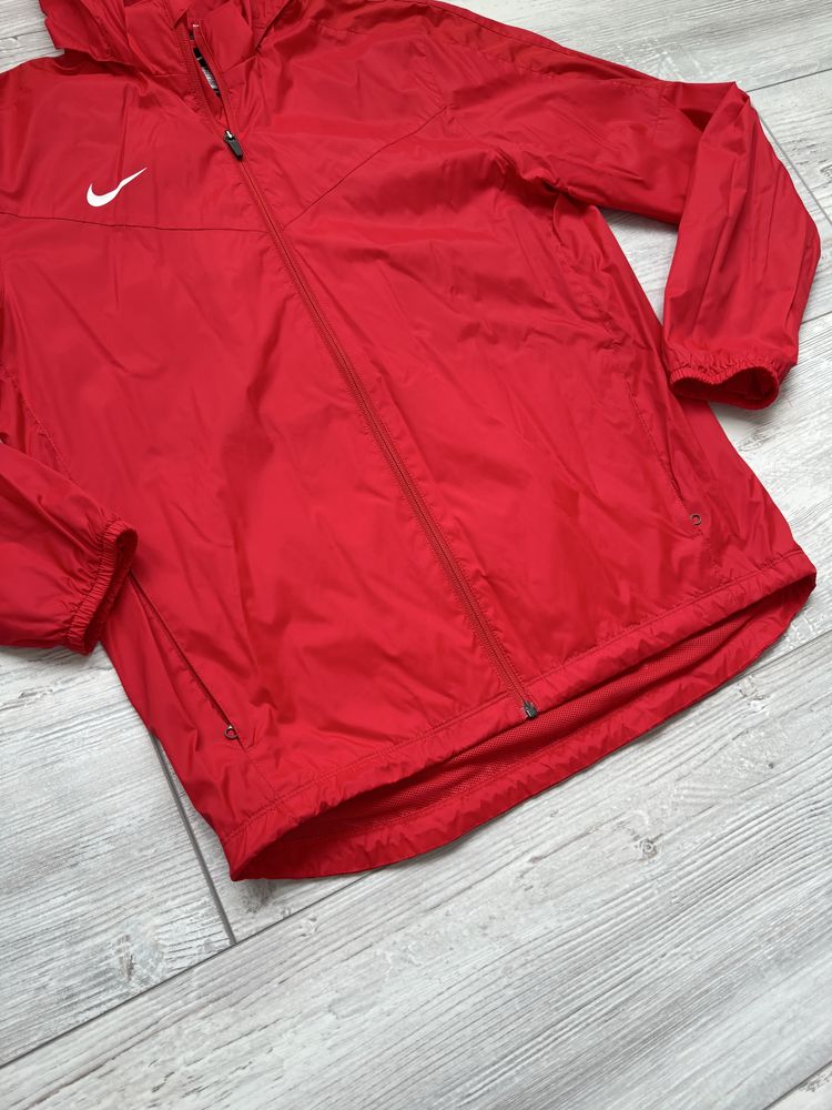 Мъжко! Чисто нова оригинална ветровка Nike Dri-fit