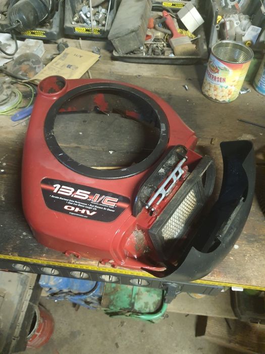 Capac motor briggs stratton și filtru de aer.
În stare buna.
Nu trimit