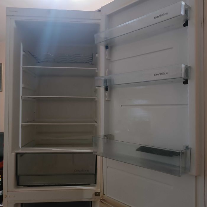 Продавам Хладилник с фризер gorenje в185 ш60 д60.Причина купих си нов