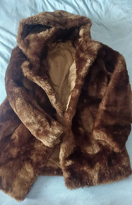 Haină blană artificială cu glugă