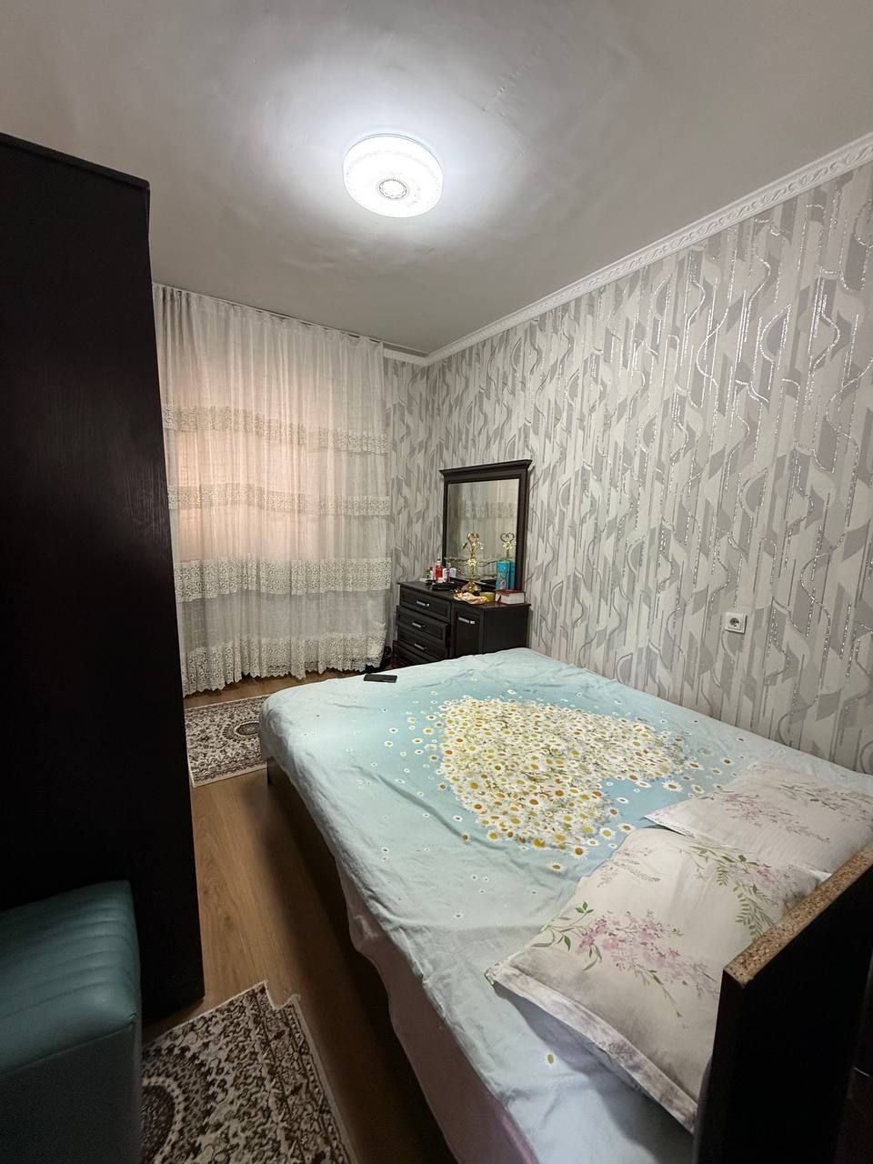 Yangi hayot 5 A  3 xona srochno sotiladi 
Янгихаёт
2 чи Метро бекат ол