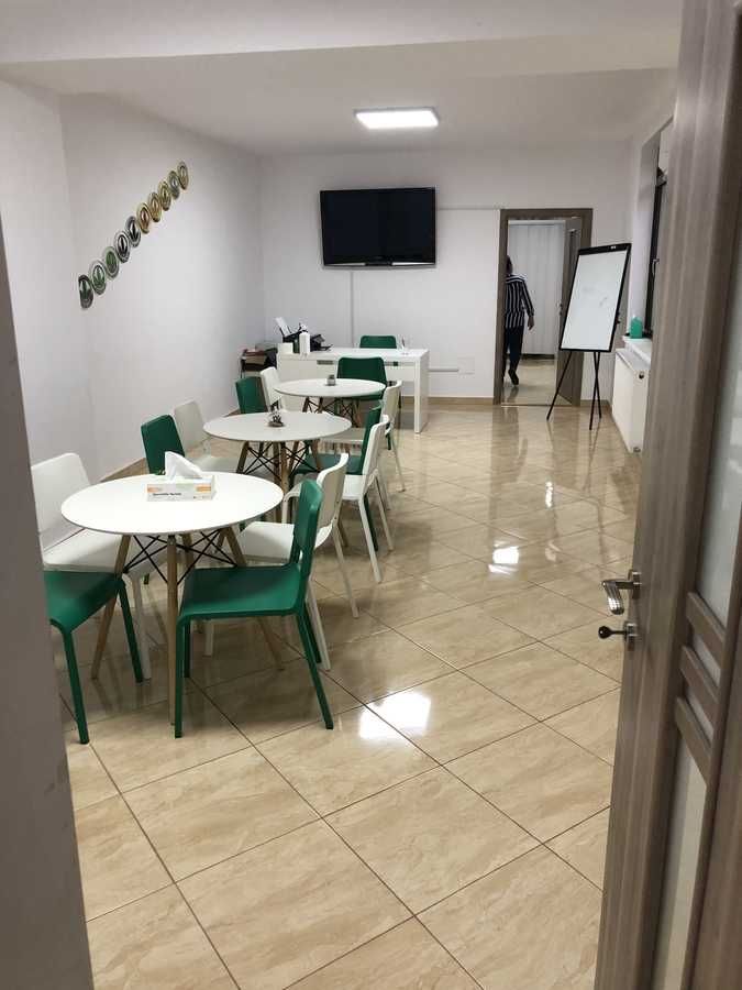 ZONA VITAN AUCHAN 240 mp Et.1 si Mansarda 950 euro