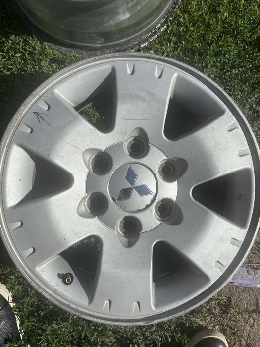 Продам диски на Пажеро